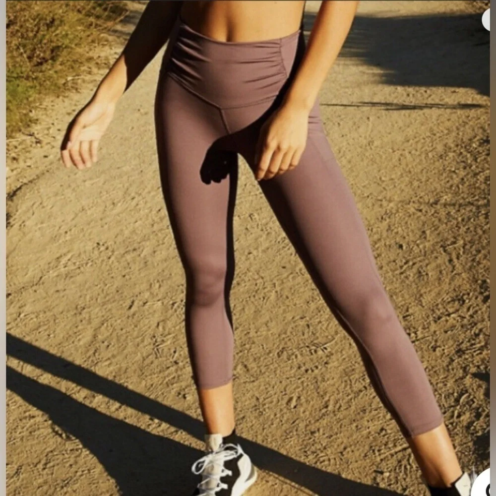 Free People Movement Womens Mauve Lavender Capri Leggings SP Ruched Athleisure - Picture 2 of 14